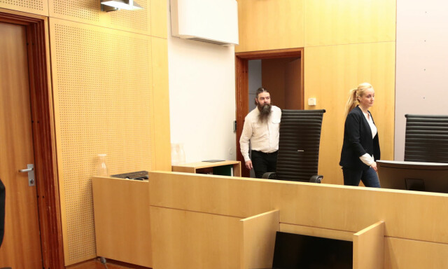 Psykiater dømt til 22 måneders fengsel for overgrepsbilder av barn